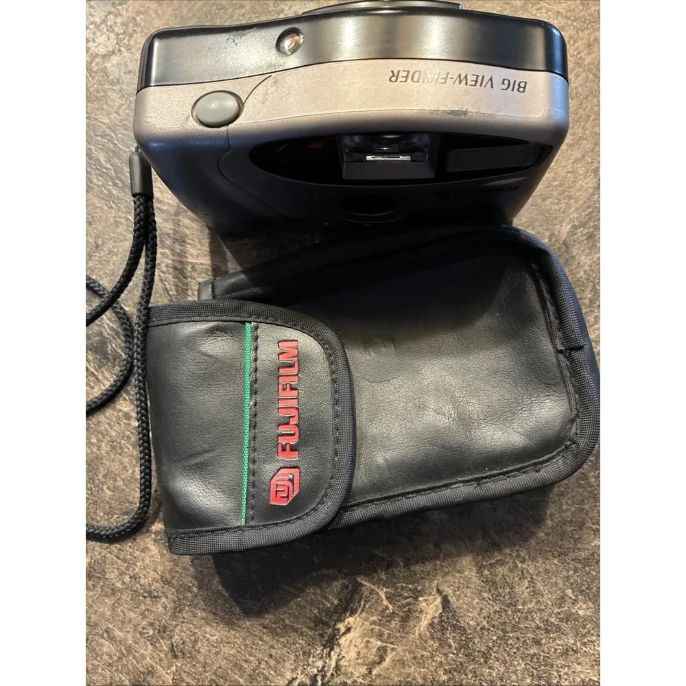 (E) FujiFilm Big View Finder Auto 10 35mm Film Point & Shoot Camera With Case
